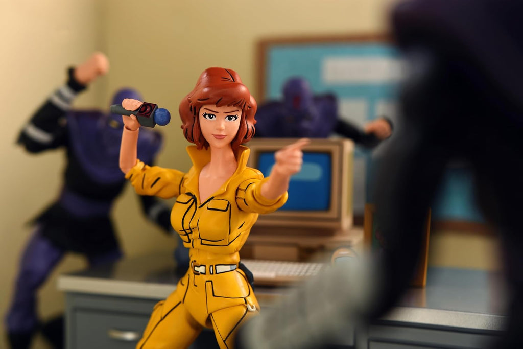 Figura Ultimate April O'Neil - Cartoon - TMNT - NECA