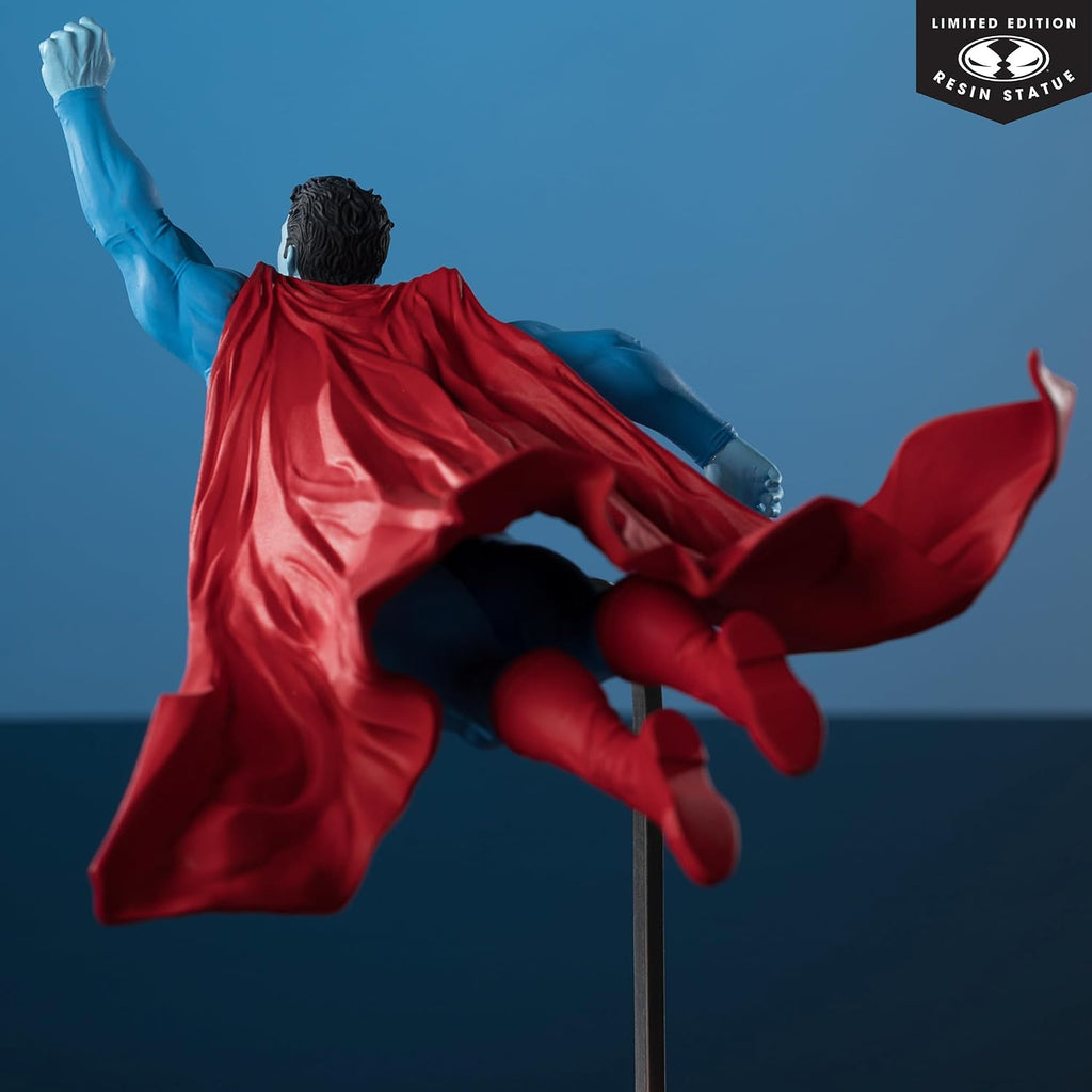 Estátua Superman by Lee Bermejo (Superman Red and Blue) - DC Direct - 1/10 Scale - McFarlane