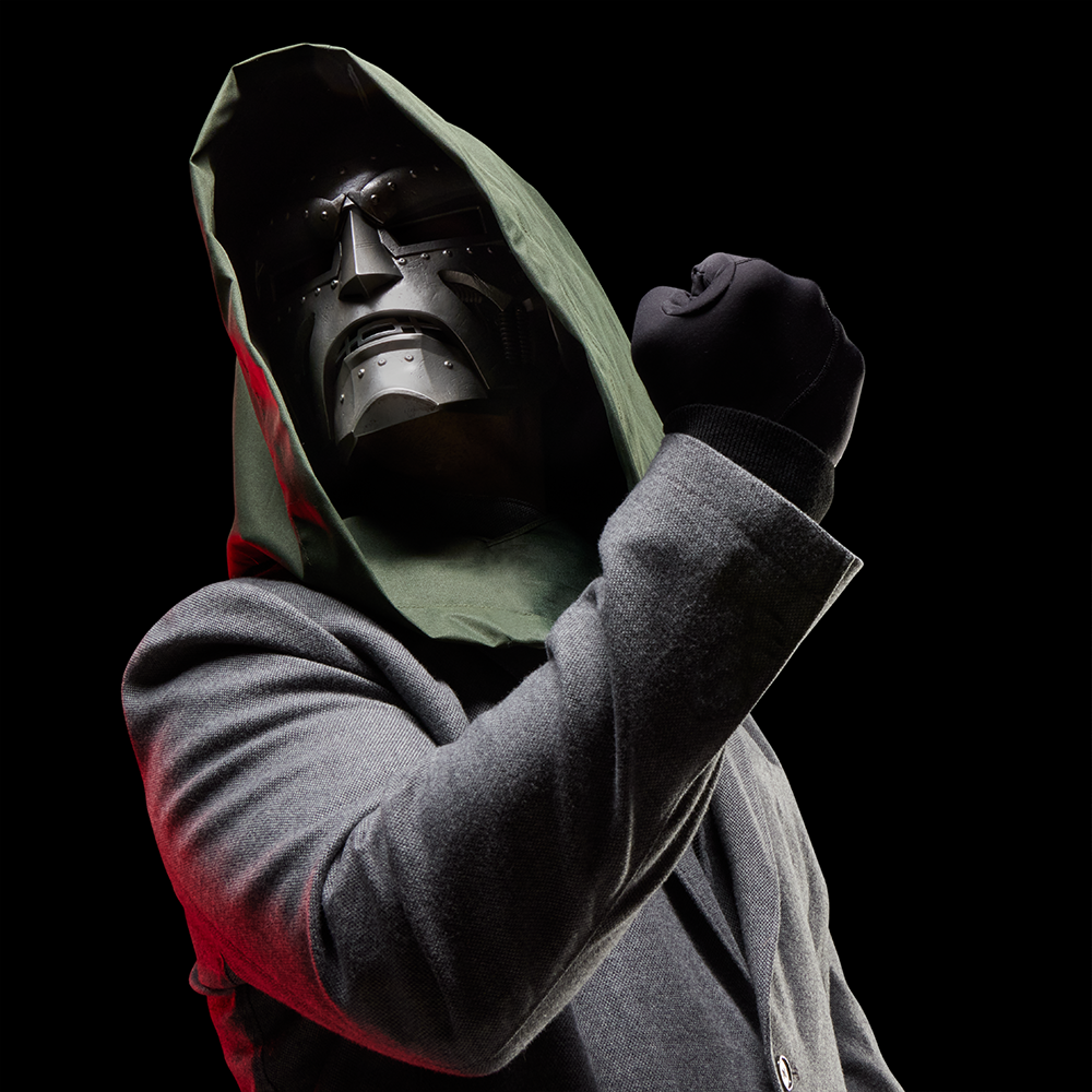 Figura Doctor Doom's Classic Helmet - Marvel Legends - Hasbro