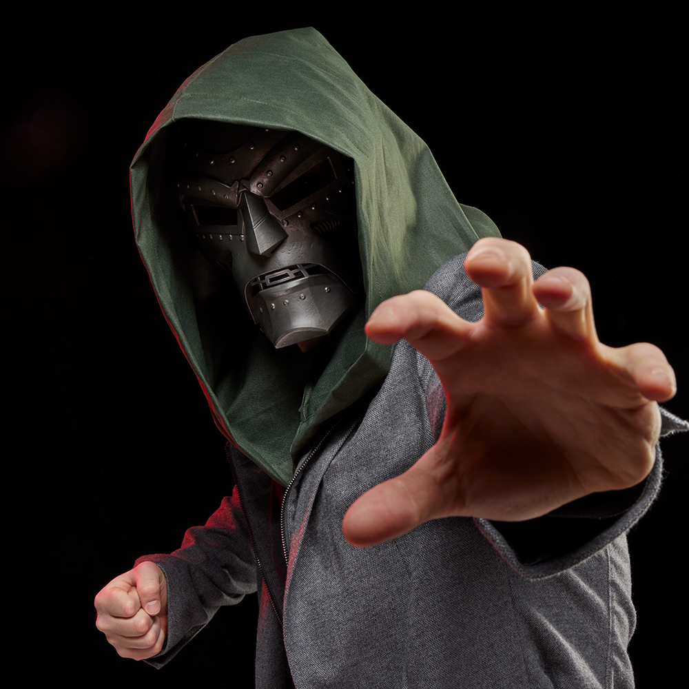 Figura Doctor Doom's Classic Helmet - Marvel Legends - Hasbro