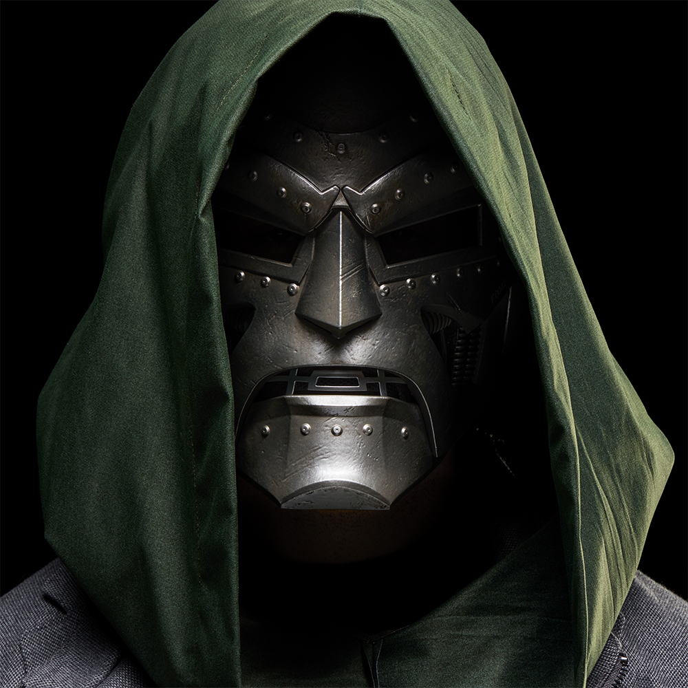 Figura Doctor Doom's Classic Helmet - Marvel Legends - Hasbro