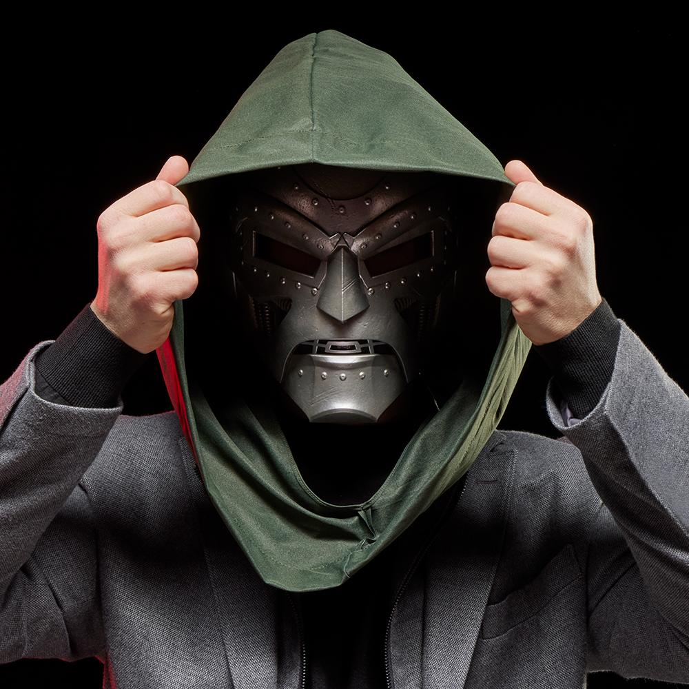 Figura Doctor Doom's Classic Helmet - Marvel Legends - Hasbro