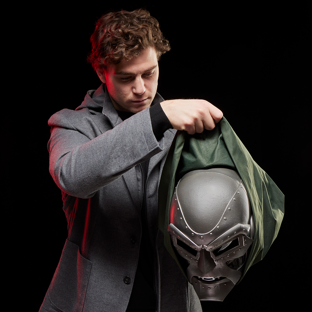 Figura Doctor Doom's Classic Helmet - Marvel Legends - Hasbro
