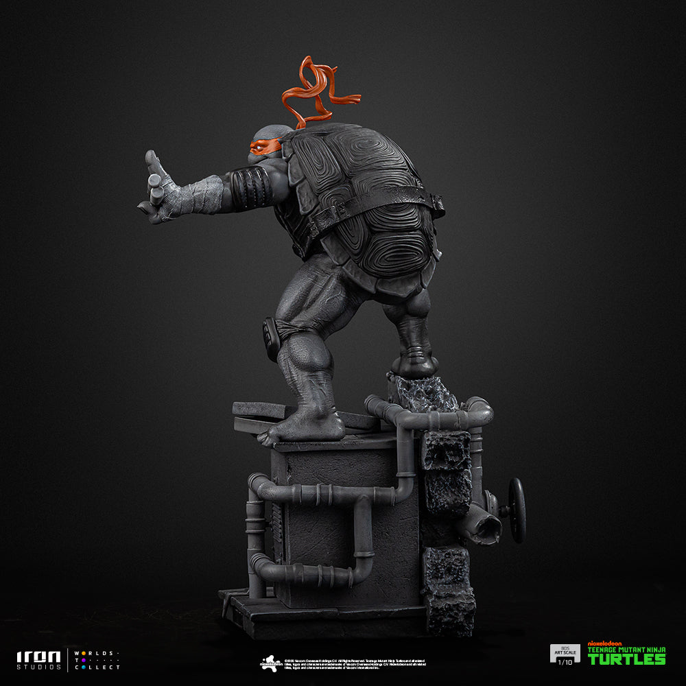 Estátua Michelangelo (Black and White Variant) – TMNT – BDS Art Scale 1/10 – Iron Studios