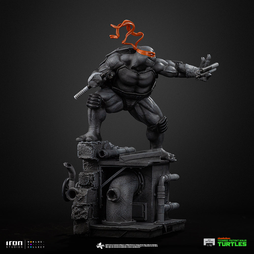 Estátua Michelangelo (Black and White Variant) – TMNT – BDS Art Scale 1/10 – Iron Studios