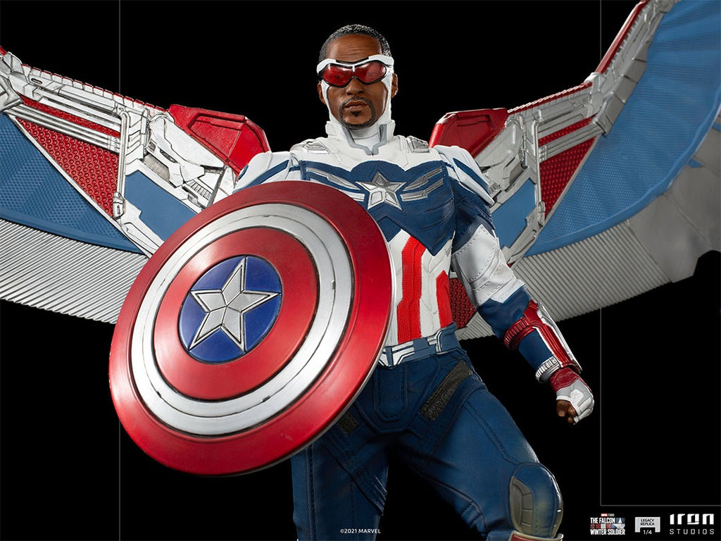 Estátua Capitão America Sam Wilson (Asas Abertas) - Falcão e o Soldado Invernar - Legacy Replica 1/4 - Iron Studios