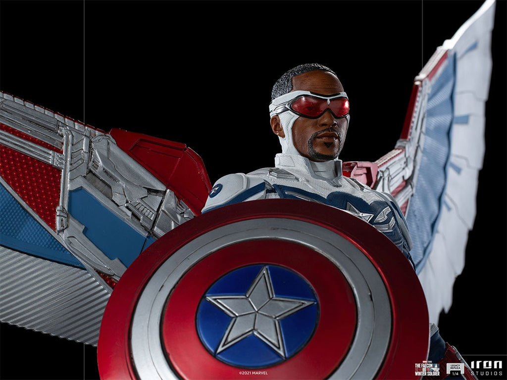 Estátua Capitão America Sam Wilson (Asas Abertas) - Falcão e o Soldado Invernar - Legacy Replica 1/4 - Iron Studios