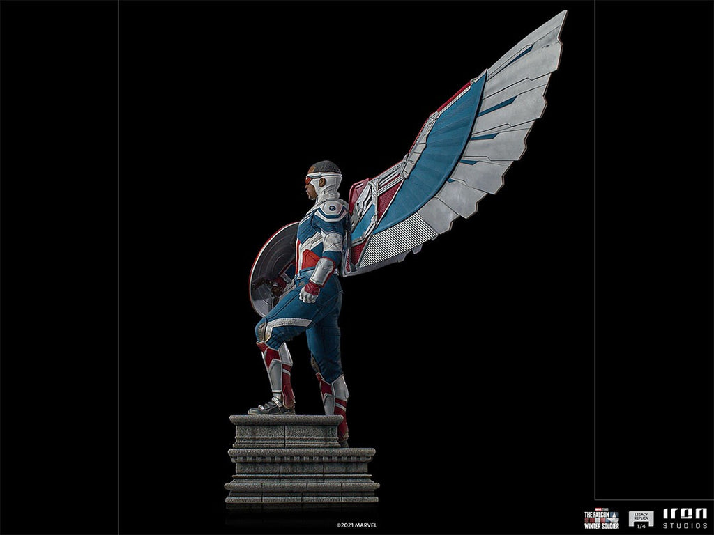 Estátua Capitão America Sam Wilson (Asas Abertas) - Falcão e o Soldado Invernar - Legacy Replica 1/4 - Iron Studios