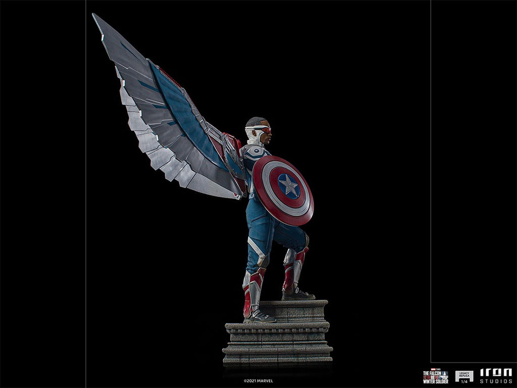 Estátua Capitão America Sam Wilson (Asas Abertas) - Falcão e o Soldado Invernar - Legacy Replica 1/4 - Iron Studios